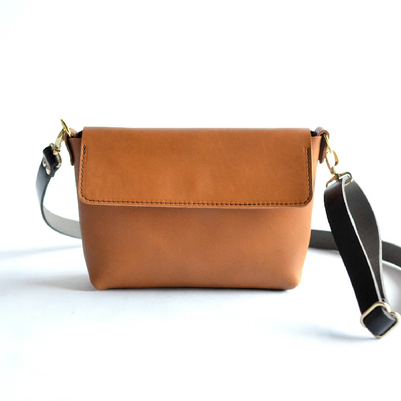 HARLOW Crossbody Clutch - Honey Leather